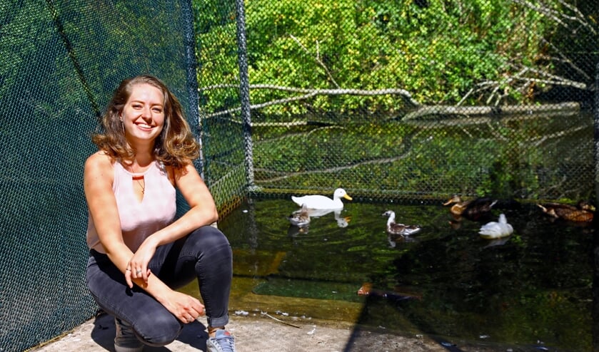 Arina heeft een hart voor dieren (Foto: Koos Bommelé)