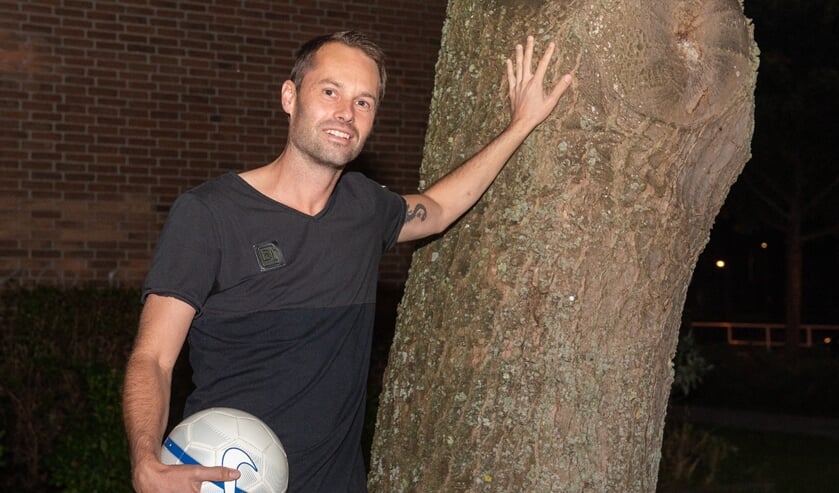 <p>Roel de Graaff stopte al op 30 jarige leeftijd: "Ik mis het voetballen zo nu en dan, het is toch een sociaal gebeuren." (Foto: Roel van Dorsten)</p>