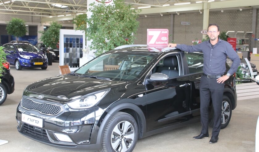 Menno Roeling bij de Kia Niro Hybrid uit 2017, top occasion van deze week.