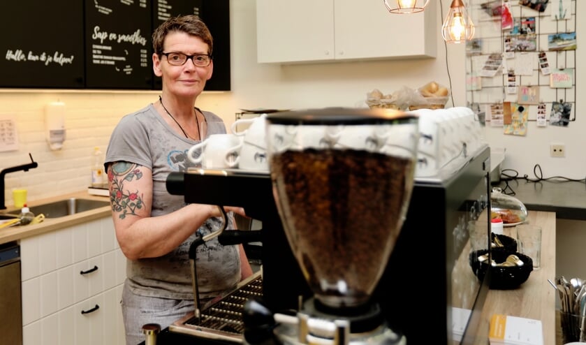 Jos werkt met veel plezier bij KopieKoffie (Foto: Koos Bommelé)
