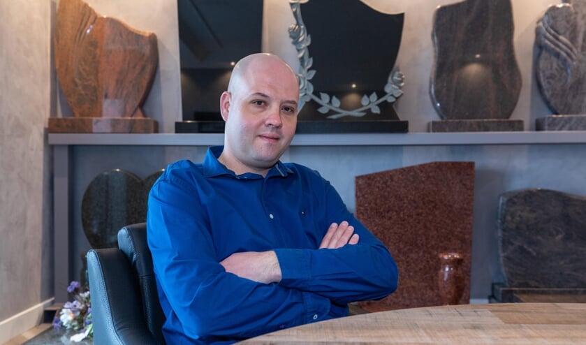 <p>Marco Bosch helpt u graag bij het kiezen van een passende gedenksteen of grafmonument.</p>