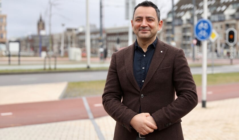 Huisarts Wanes open een nieuwe huisartsenpraktijk (Foto: Koos Bommelé)