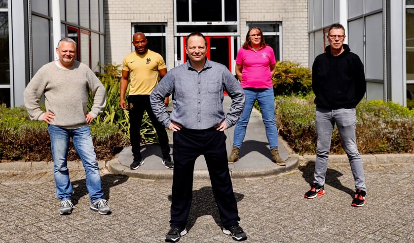 <p>In het midden Robert van den Bosch. (Foto Kees Bommelé)</p>