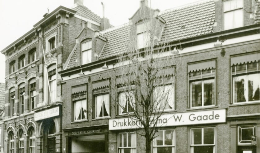 <p>Bij Drukkerij W. Gaade aan de Verwersdijk rolt op 7 december 1946 de Delftsche Courant weer van de persen, anderhalf jaar ná de bevrijding. (Foto: Van der Reijken; Stadsarchief Delft)</p>