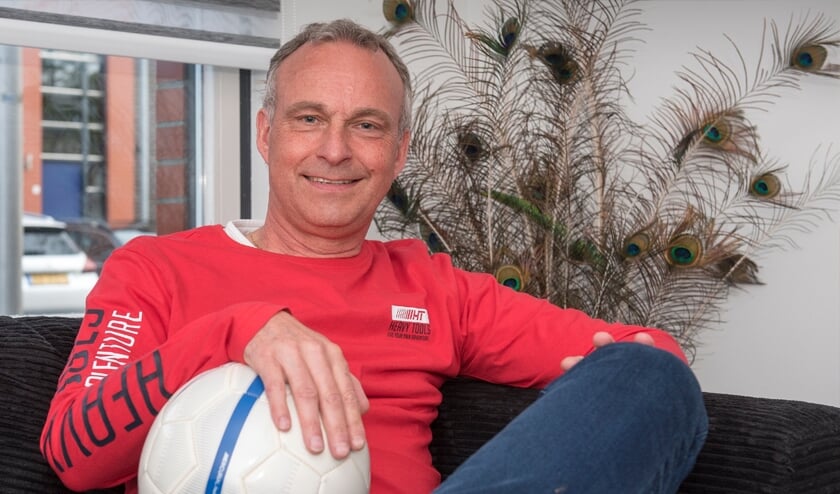 <p>Marc Rijneveen is trots dat er nu veel eigen opgeleide spelers in het eerste elftal van sv Wippolder spelen. (foto: Roel van Dorsten)</p>