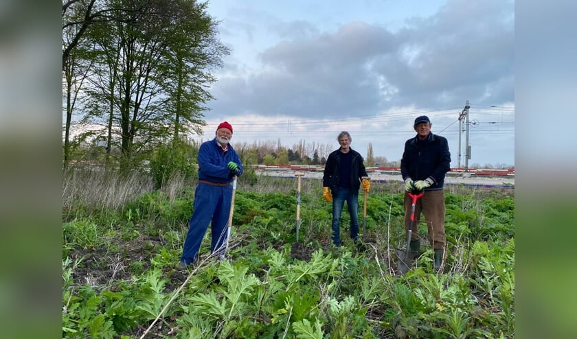 <p>Natuurlijk Delfland roept iedereen op mee te helpen met het uitsteken van de reuzenberenklauw </p>