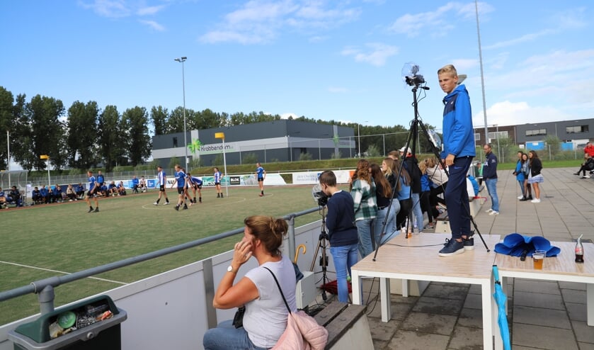 De ‘crew’ aan het werk tijdens de eerste competitiewedstrijd tegen Velocitas. (foto en tekst: Erik van Leeuwen)