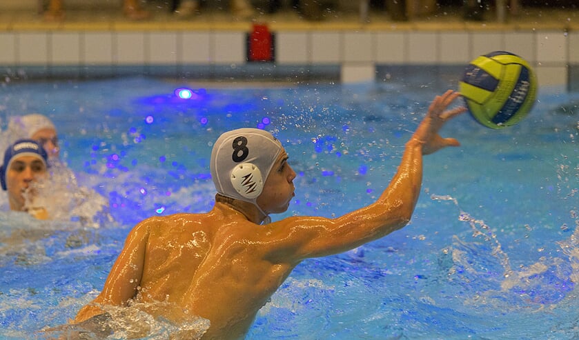<p>De Gouwe-speler in actie.</p>