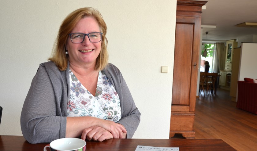 Haar boek, vol situaties van alledag, is een bron van herkenning voor iedereen die alleen leeft, denkt Leferink.