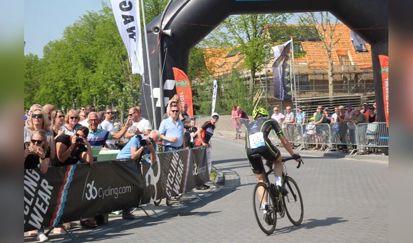 De 25ste editie van de ronde van Waddinxveen was de eerste door Triangel. (tekst en foto: Erik van Leeuwen)