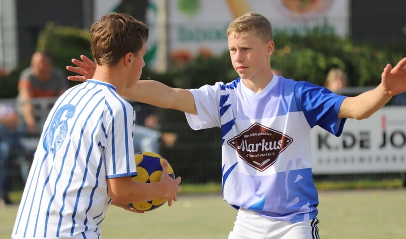 <p>De jeugd van Korbis mag nog wel blijven trainen. </p>