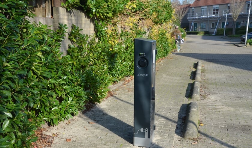 <p>Niet alle buurtbewoners waren blij met de plaatsing van deze paal in Waddinxveen.</p>