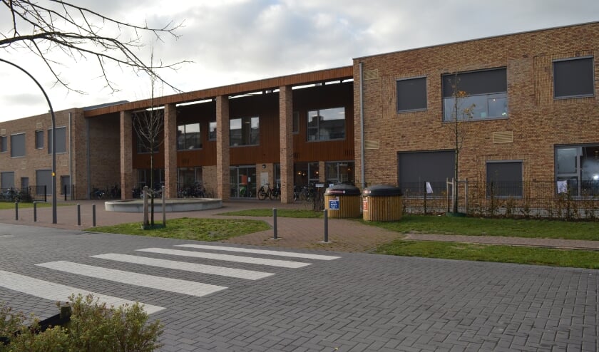 <p>Na de meivakantie verhuisden de Dick Brunaschool en TOV naar dit nieuwe complex in Triangel.</p>