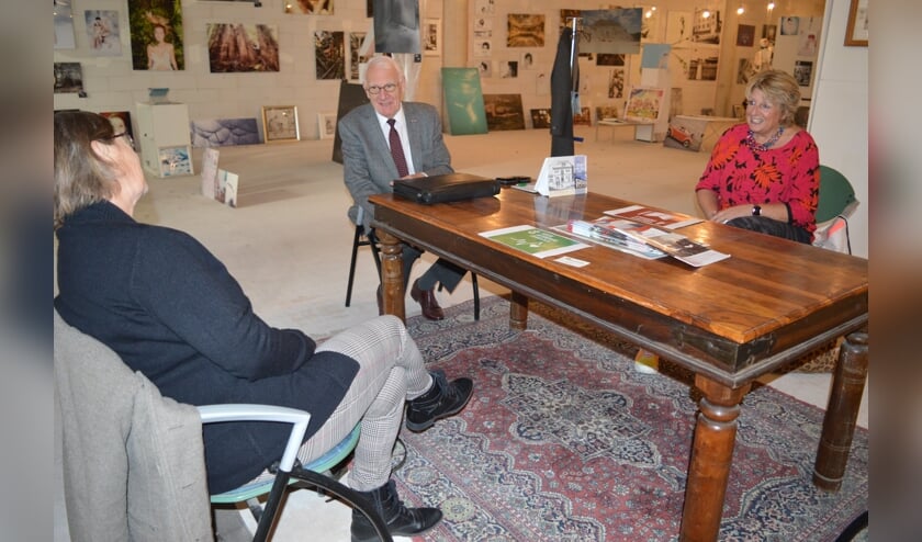 <p>Van links naar rechts: Annelies Degenhardt, Gerard den Dekker en mediacoach Elja Franken.</p>