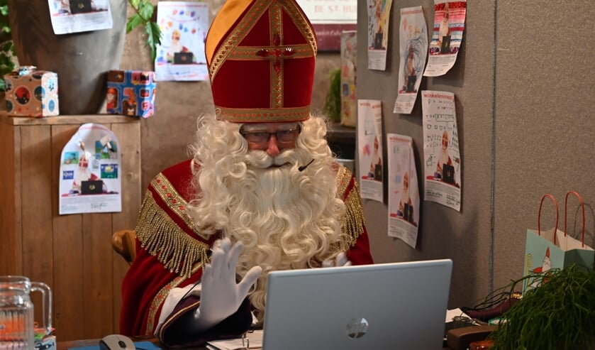 <p>Sinterklaas zwaait hier naar Sven.</p>