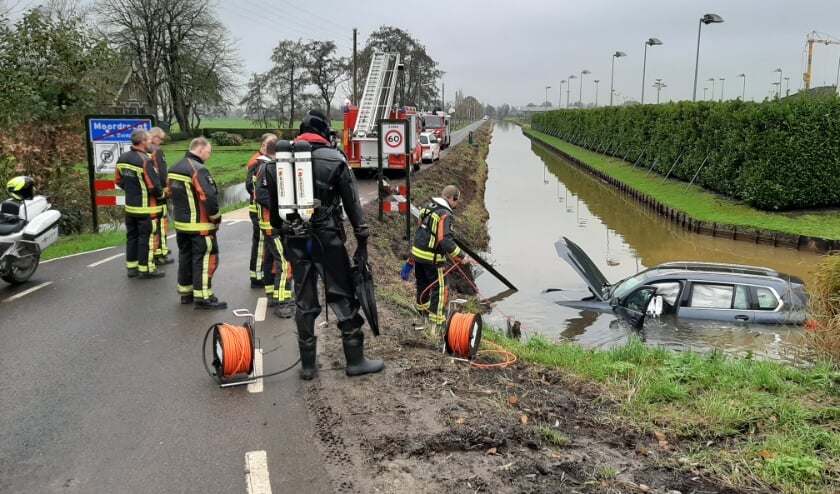 De bestuurder moest mee naar het ziekenhuis.