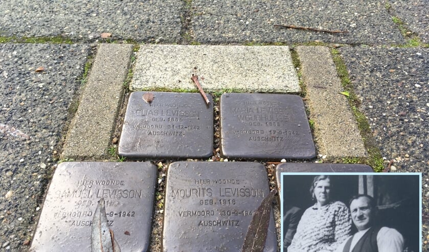 <p>Struikelstenen in Zwijndrecht van Elias Levisson, zijn zoons en zijn vrouw Maria Woudhuijsen. Inzet: Maria en Elias.</p>