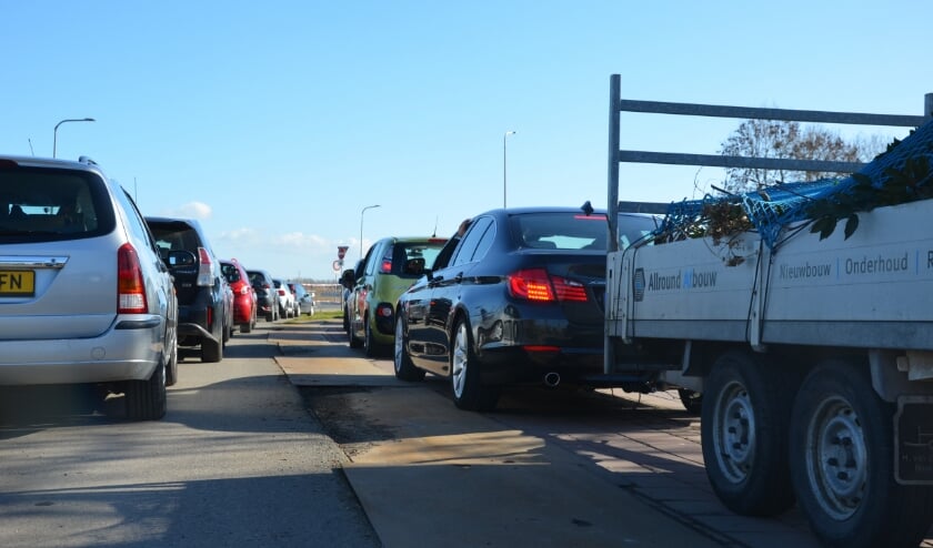<p>Afgelopen woensdag kwamen er volgens de verkeersregelaar wel 300 auto's naar het</p><p>afvalbrengstation.</p>