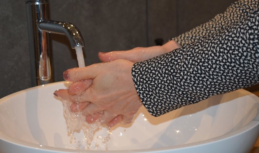 <p>Laten we elkaar weer een hand geven, vindt Helmi van der Helm.</p>