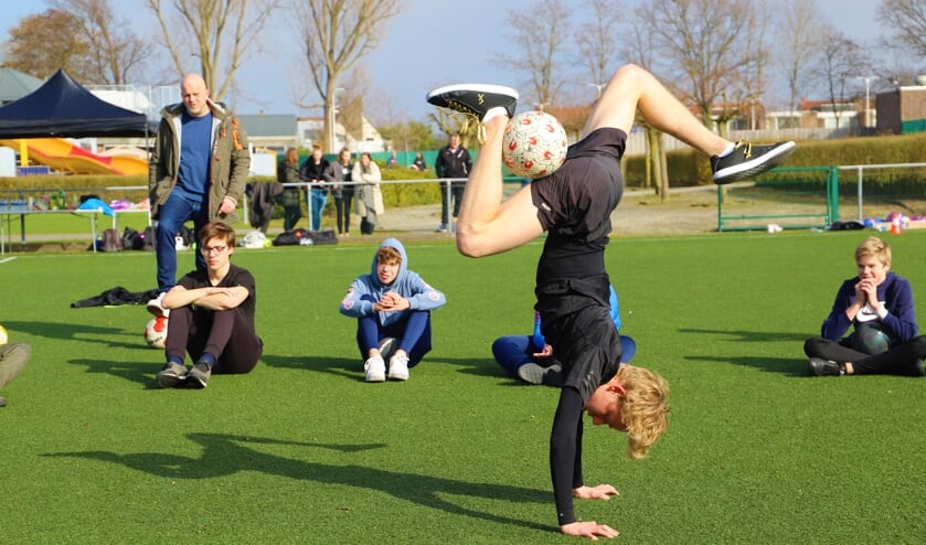<p>Alle ogen waren gericht op freestylevoetballer Bailey de Regt.</p>