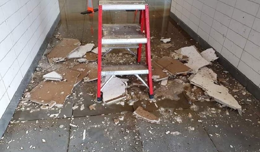 <p>Naast de kou in 72 woningen, was er in de centrale hal van De Iep wateroverlast doordat de doorgeroeste verwarmingsbuis was opengesprongen. </p>