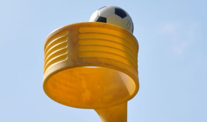 <p><em>Volop clinics tijdens de This is Korfball Tour.</em></p>