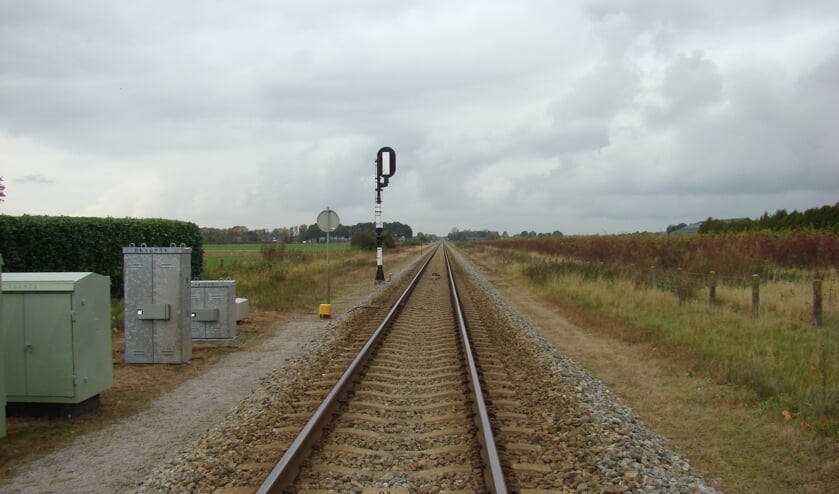 <p>De Maaslijn is nu nog een veelal enkelsporige spoorlijn tussen Roermond en Nijmegen.</p>