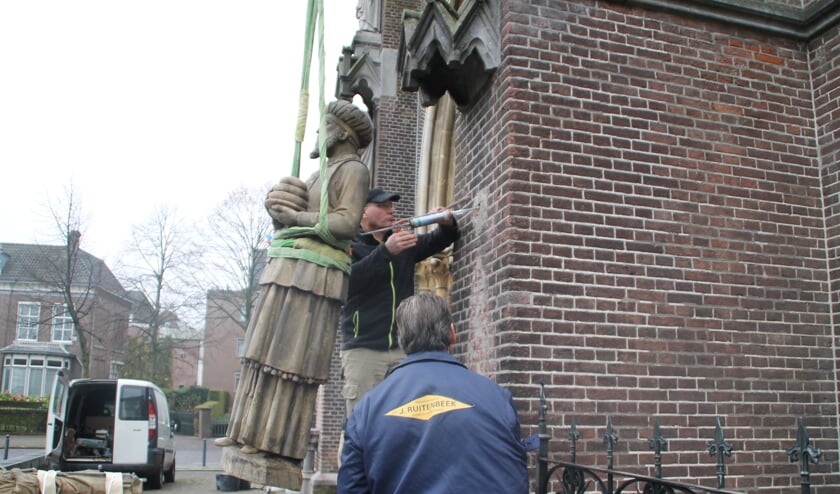 Aäron werd als eerste teruggeplaatst op zijn vertrouwde stek (Foto's: Ties van Dooren).