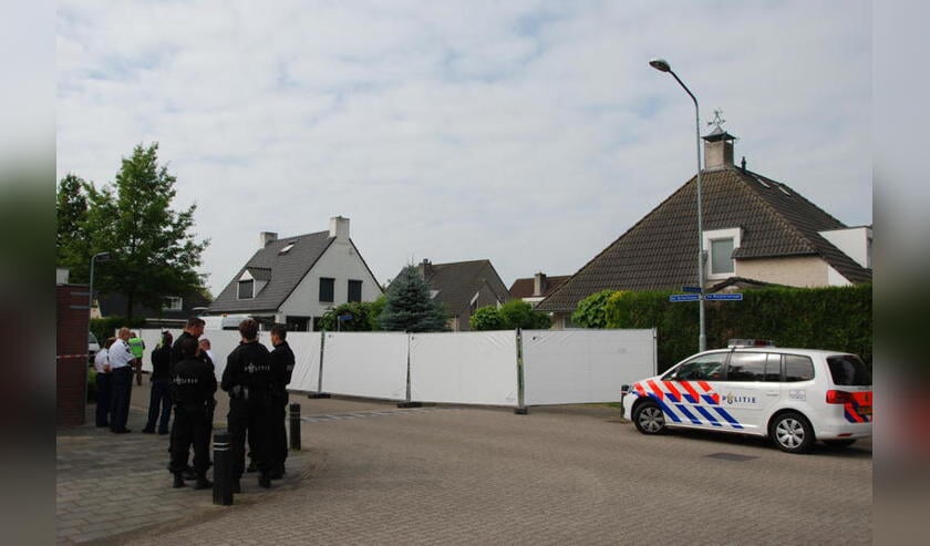 Het slachtoffer is de volgende ochtend dood achter het stuur aangetroffen door een buurman.