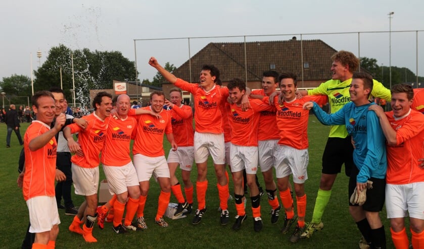 VOW promoveert via de nacompetitie naar de vierde klasse (Foto's Peter Kuijpers)