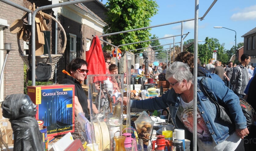 Op kermiszondag vindt de traditionele vlooienmarkt van Carnavalsvereniging De Reigers plaats.