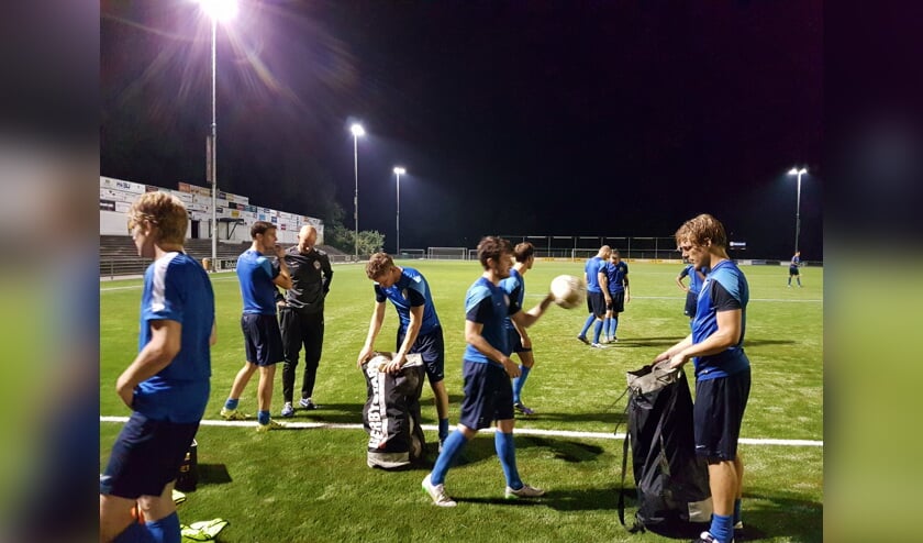 De donderdagtraining zit erop. De Veghelaren zijn klaar voor Groene Ster (Foto: Peter Kuijpers)