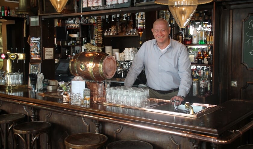 <p>Alex van Rossem verlaat De Gouden Leeuw in Veghel.</p>