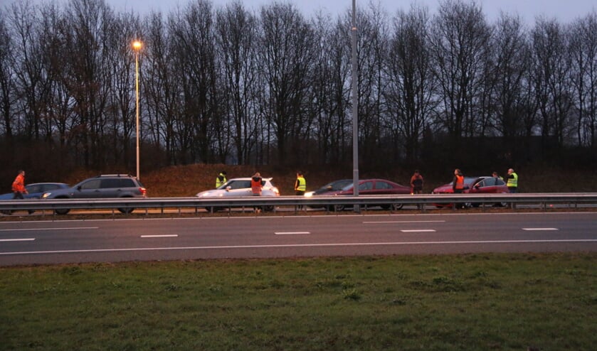 Een vertrouwd beeld op de A73: een ongeval, meestal zonder letsel. (archieffoto: SK-Media)