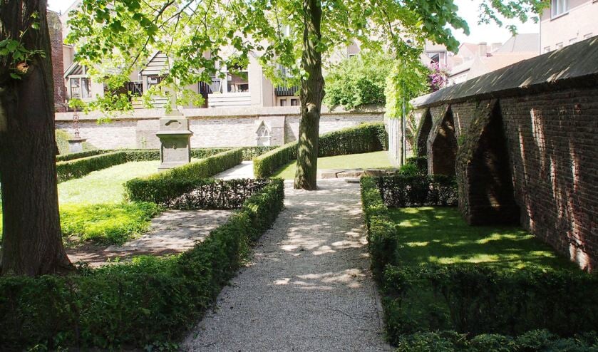 Het aantal graven in de Graafse Urnentuin wordt uitgebreid.