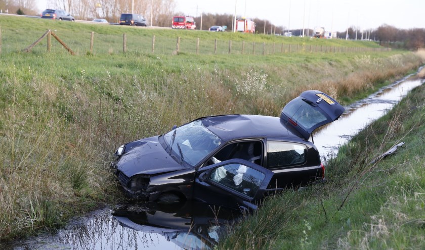 Herkenbaar beeld: een ongeval op de A73. (archieffoto: SK-Media)