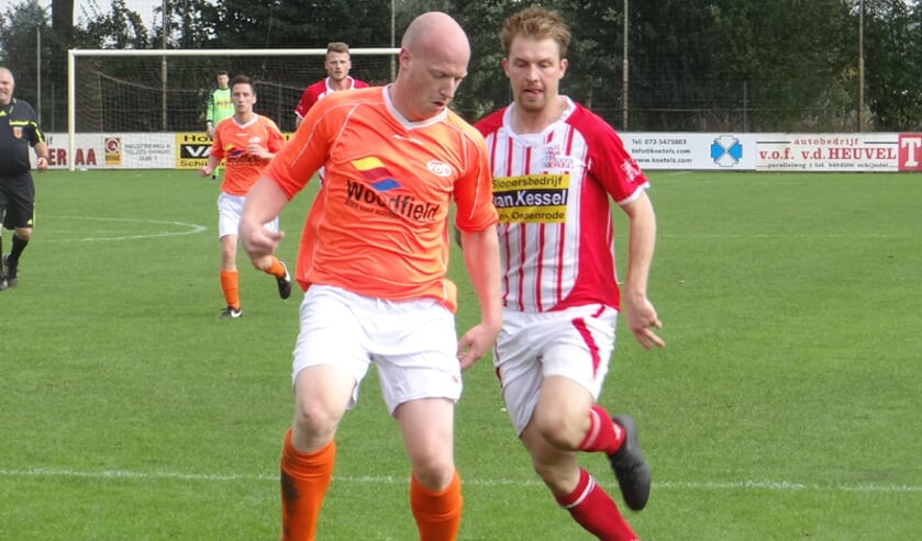 Ruud van Asseldonk (links) gaat lager spelen