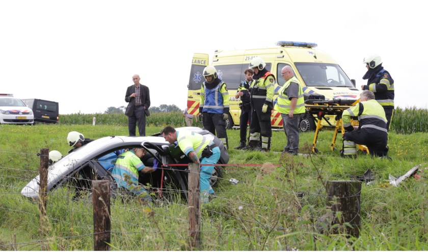 Ongeval op de John F. Kennedybaan. (Foto's: Maickel keijzers/ Hendriks multimedia)