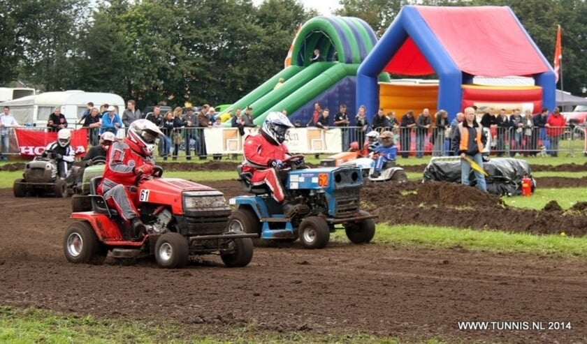 Westerbeek is ook bekend door de jaarlijkse grasmaaierraces.
