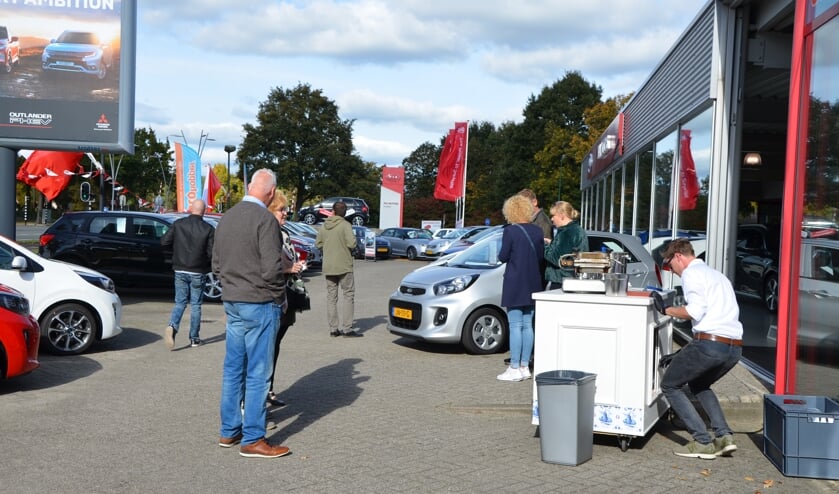 Bij Auto Huiskes gaan de deuren voorzichtig weer open.