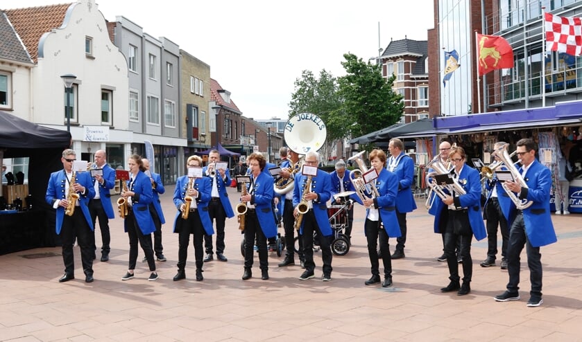 Dweilorkest De Joekels bestaat 35 jaar.