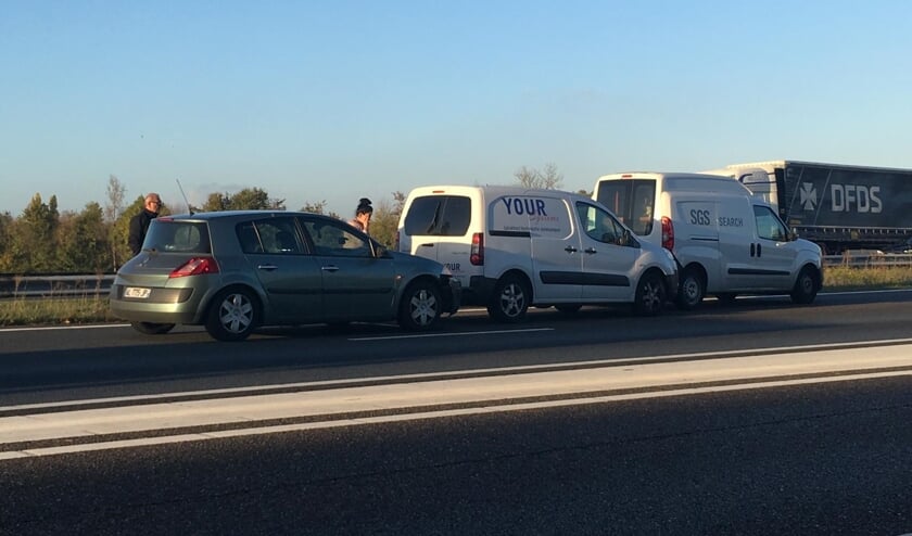 Drie auto's botsen op A50 bij Ravenstein.