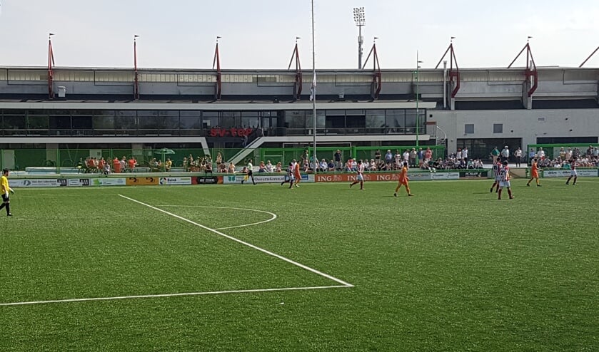 <p>Het zonnetje scheen boven het sportpark van sv TOP.</p>