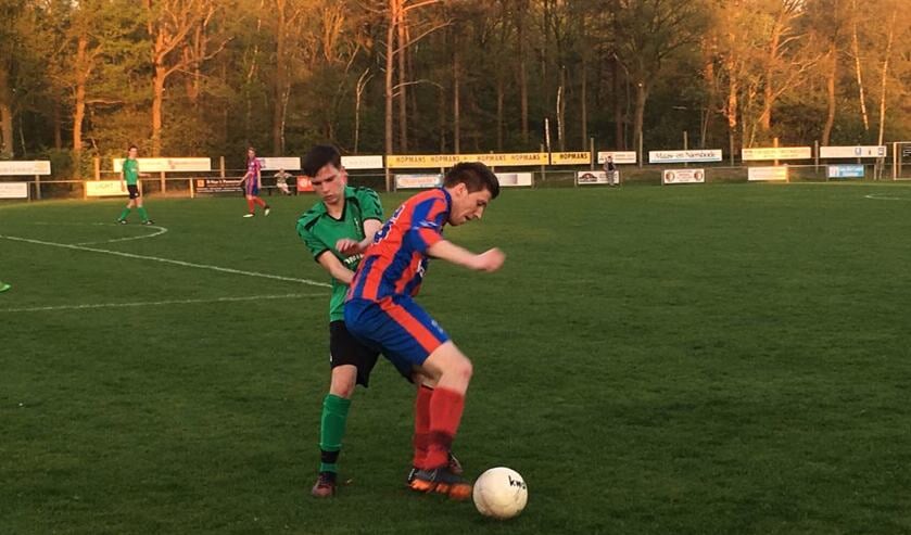 Een duel tijdens Heijen tegen OKSV.