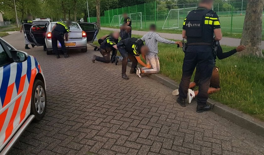 Aanhoudingen in Oss na steekpartij. (Foto: wijkagenten Oss-Zuid)