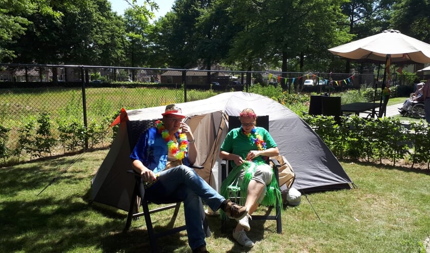 Bewoners van het Ussenhuis genieten van de vakantieweek.