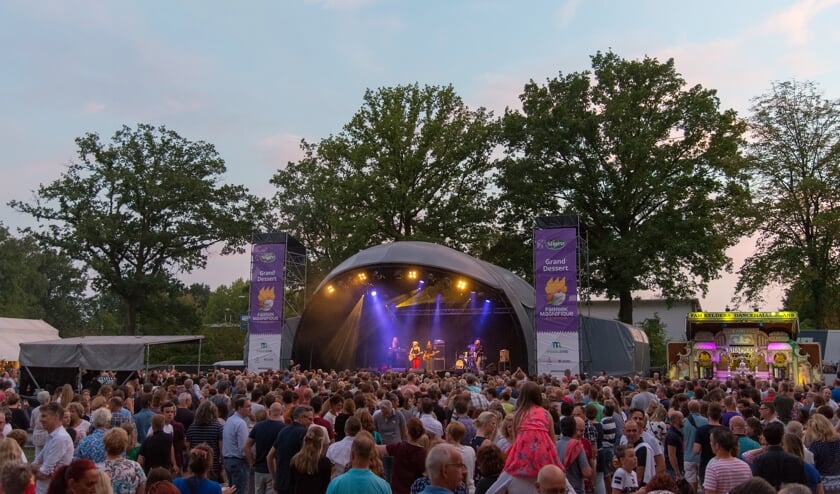 Drukte van belang tijdens een optreden van Jacqueline Govaert in 2018.