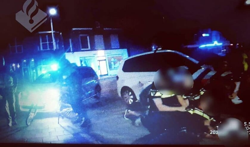 Aanhouding in de Molenstraat. (Foto: Facebook politie Oss)