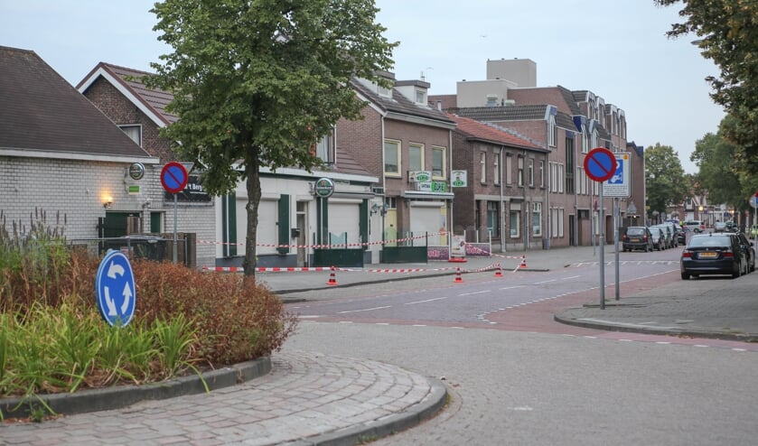 De politie doet onderzoek naar een explosie bij een horecapand aan de Berghemseweg ( Foto's : Maickel Keijzers / Hendriks Multimedia )