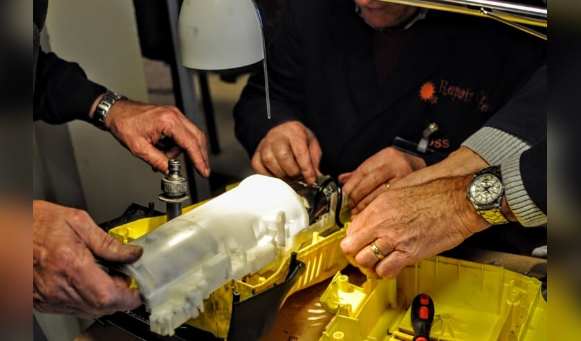 <p>Repair Café Oss.</p>